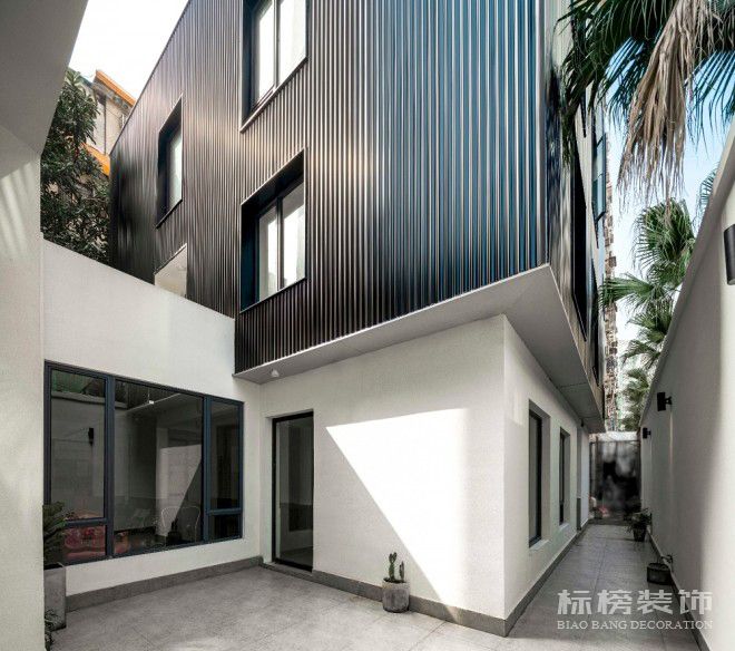 深圳南山办公室装修“黑”空间香蕉视频色在线建筑外观设计